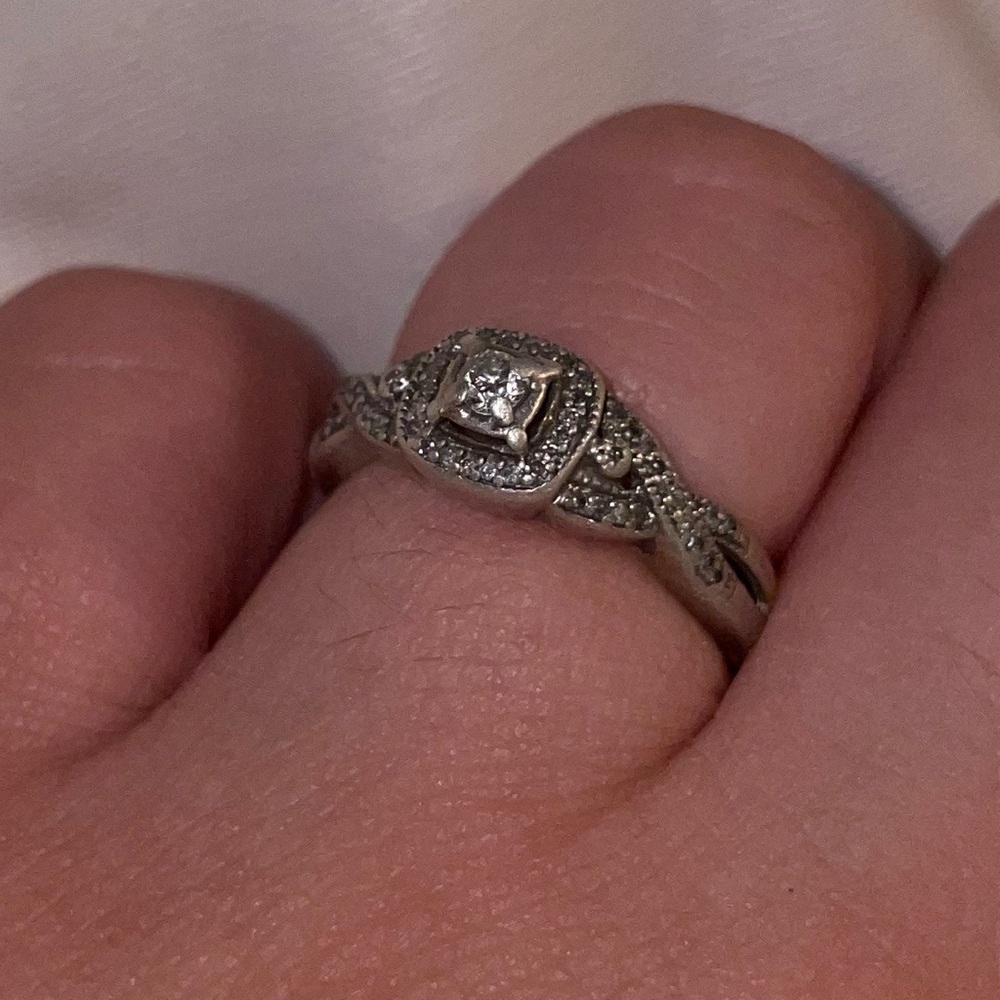Kay Jewelers elegant 14k white gold diamond promise ring